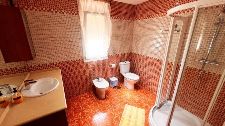 Villa mit 6 Schlafzimmern, 5 Bädern und Privatpool nur 5 Minuten vom Stadtzentrum