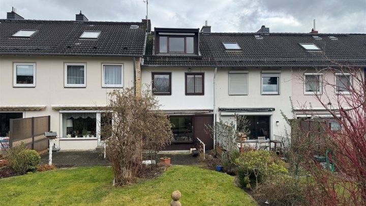 Kiel-Hasseldieksdamm - Geräumiges RMH mit Garten, Terrasse und Garage! OTTO STÖBEN GmbH