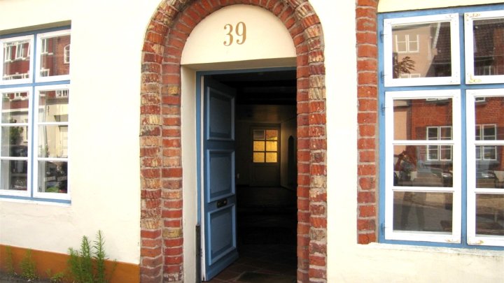 2 Zi. ETW in Backsteinrenaissance, zwischen Dom & Trave, Lübecker Altstadtinsel OTTO STÖBEN GmbH