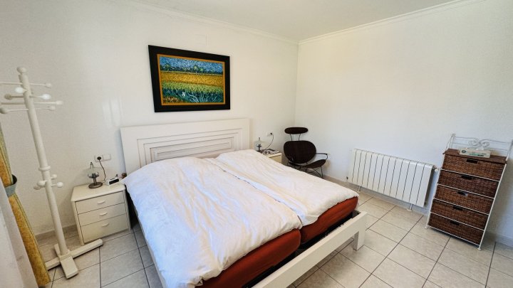 Sehr gepflegte Villa mit großem Grundstück, großem Pool, Tennisplatz, Brunnen, Garage, Heizung, Klima und vielen Extras