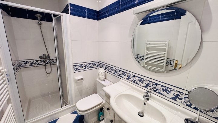 Sehr gepflegte Villa mit großem Grundstück, großem Pool, Tennisplatz, Brunnen, Garage, Heizung, Klima und vielen Extras