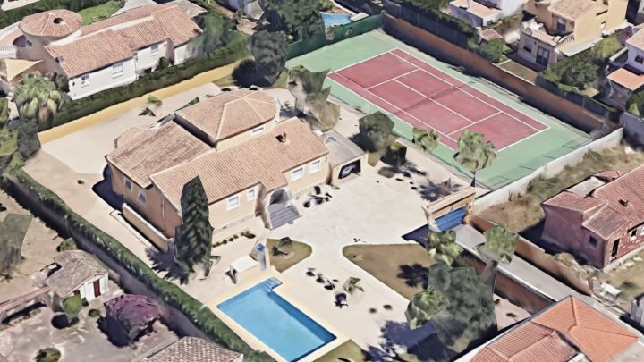 Sehr gepflegte Villa mit großem Grundstück, großem Pool, Tennisplatz, Brunnen, Garage, Heizung, Klima und vielen Extras