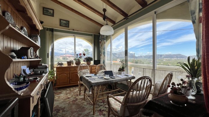 Charmante 4 Schlafzimmer Villa mit Meerblick, Whirlpool, Garage und viel Privatsphäre