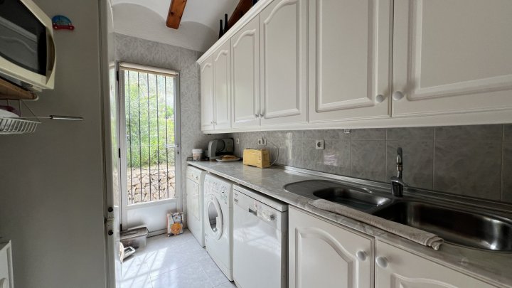 Charmante 4 Schlafzimmer Villa mit Meerblick, Whirlpool, Garage und viel Privatsphäre