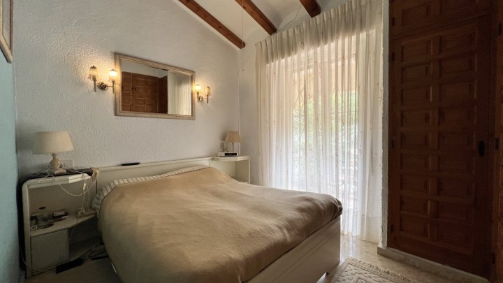 Charmante 4 Schlafzimmer Villa mit Meerblick, Whirlpool, Garage und viel Privatsphäre