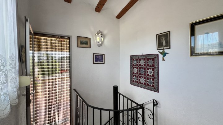 Charmante 4 Schlafzimmer Villa mit Meerblick, Whirlpool, Garage und viel Privatsphäre