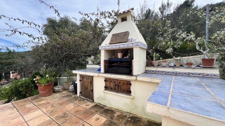 Charmante 4 Schlafzimmer Villa mit Meerblick, Whirlpool, Garage und viel Privatsphäre
