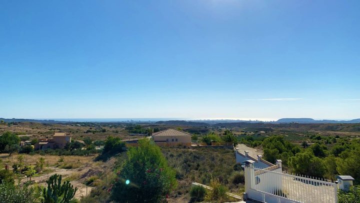 Exklusive Villa mit 3 Schlafzimmern, 2 Bädern, Privatpool, Garage und traumhaftem Meer- und Küstenpanorama