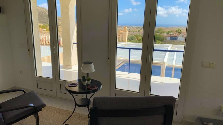 Exklusive Villa mit 3 Schlafzimmern, 2 Bädern, Privatpool, Garage und traumhaftem Meer- und Küstenpanorama
