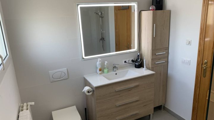 Exklusive Villa mit 3 Schlafzimmern, 2 Bädern, Privatpool, Garage und traumhaftem Meer- und Küstenpanorama