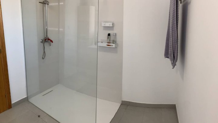 Exklusive Villa mit 3 Schlafzimmern, 2 Bädern, Privatpool, Garage und traumhaftem Meer- und Küstenpanorama