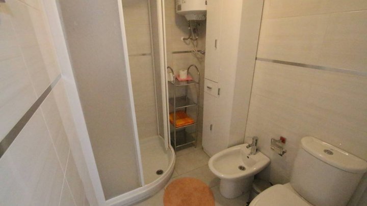 Erdgeschoss-Wohnung mit 1 Schlafzimmer, 1 Bad, sehr großer Terrasse und Gemeinschaftspool nur 400 m vom Strand