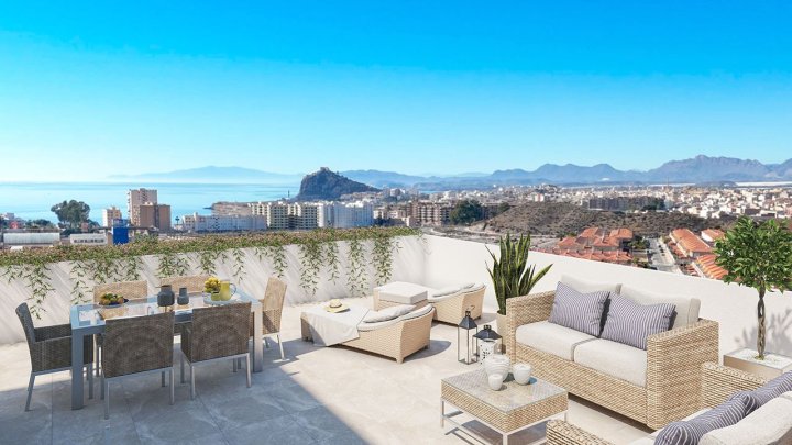 Penthouse-Wohnungen mit 2 Schlafzimmern, 2 Bädern, Dachterrasse mit Meerblick, Tiefgaragenstellplatz und Gemeinschaftspool nur ca. 700 m vom Strand