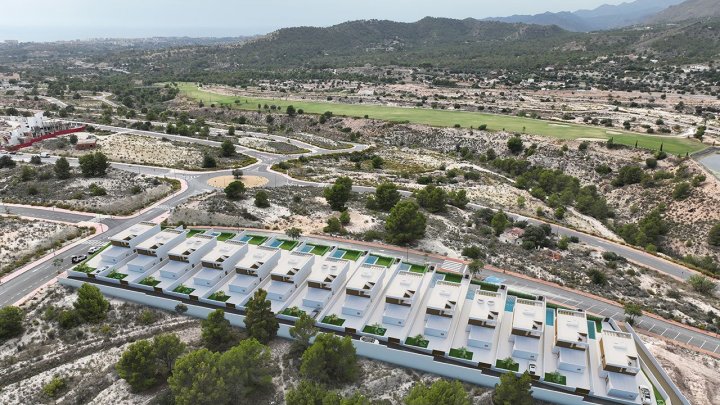 Exklusive Villen mit 3 Schlafzimmern, 3 Bädern, Gäste-WC, Privatpool und Dachterrasse mit Meerblick in wunderschöner Umgebung