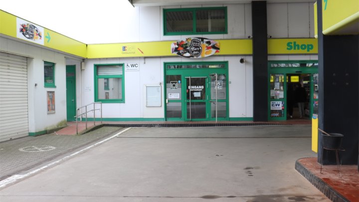 Rarity! Gastrofläche direkt über der Tankstelle! Optimal für ein Lieferservice! OTTO STÖBEN!