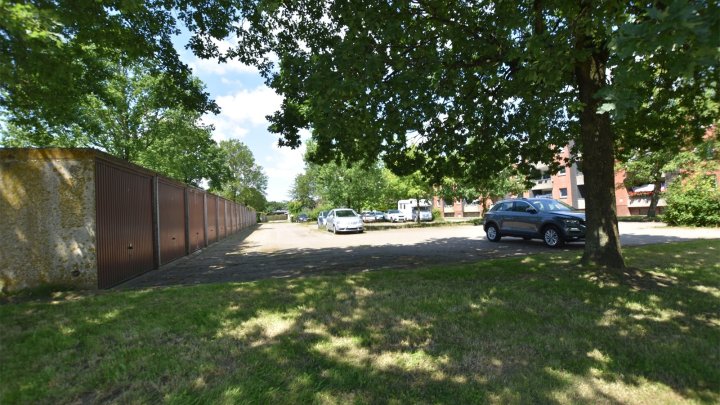 Komplett renovierte 2-Zimmer-Wohnung + Balkon + optional Garage, Brunsbüttel - OTTO STÖBEN GmbH