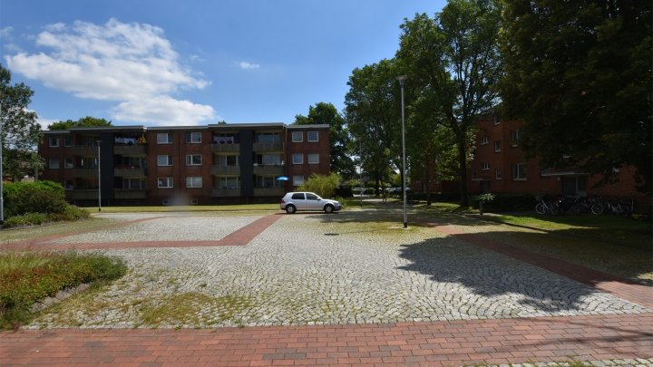 Komplett renovierte 2-Zimmer-Wohnung + Balkon + optional Garage, Brunsbüttel - OTTO STÖBEN GmbH