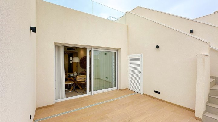 Obergeschoss-Wohnungen mit 2 Schlafzimmern, 2 Bädern, Dachterrasse, Klimaanlage und Gemeinschaftspool in der wunderschönen Golfanlage La Finca Resort