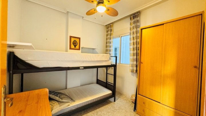 Wohnung mit 2 Schlafzimmern und 1 Bad im Zentrum von La Mata und nur 100 m vom Strand entfernt