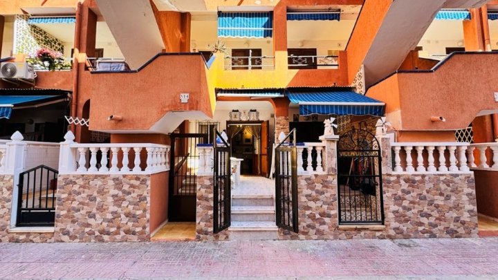 Erdgeschoss-Wohnung mit 1 Schlafzimmer und 1 Bad nur 300 m vom Strand