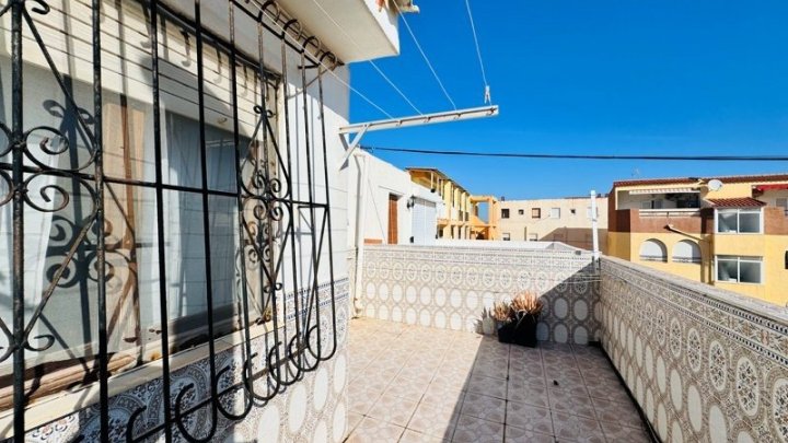 Reihenhaus mit 5 Schlafzimmern und 3 Bädern nur 300 m vom Strand