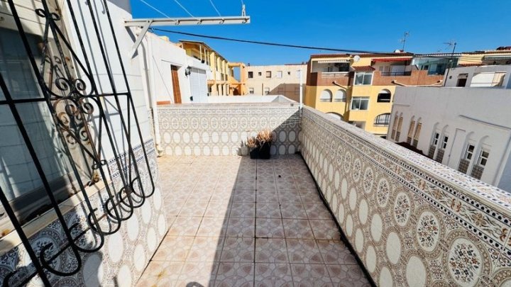 Reihenhaus mit 5 Schlafzimmern und 3 Bädern nur 300 m vom Strand