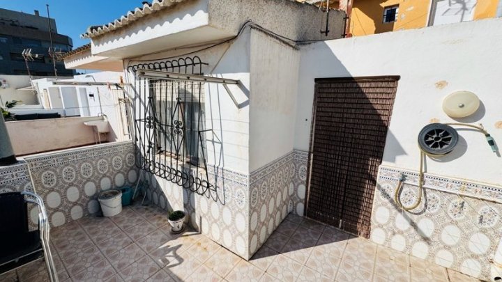 Reihenhaus mit 5 Schlafzimmern und 3 Bädern nur 300 m vom Strand