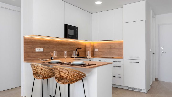 Penthouse-Wohnungen mit 3 Schlafzimmern, 2 Bädern, Dachterrasse, WC, Privatpool und Einbauküchen mit Elektrogeräten