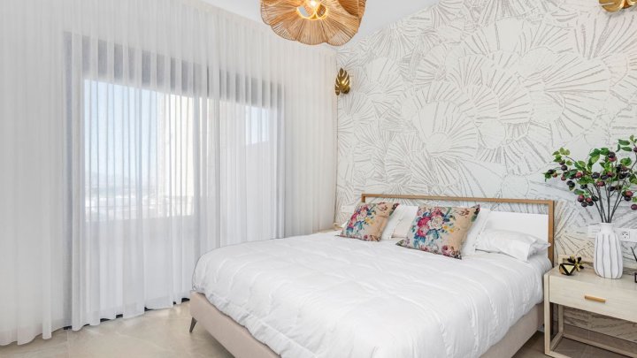 Penthouse-Wohnungen mit 3 Schlafzimmern, 2 Bädern, Dachterrasse, WC, Privatpool und Einbauküchen mit Elektrogeräten