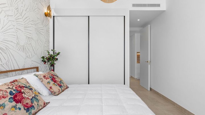 Penthouse-Wohnungen mit 3 Schlafzimmern, 2 Bädern, Dachterrasse, WC, Privatpool und Einbauküchen mit Elektrogeräten