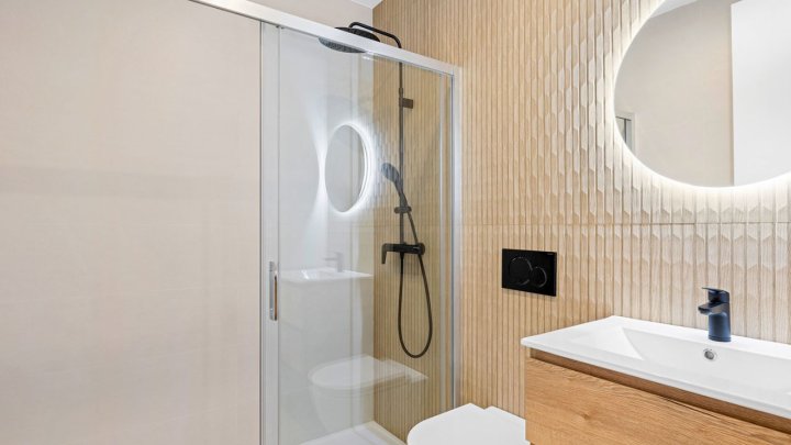 Penthouse-Wohnungen mit 3 Schlafzimmern, 2 Bädern, Dachterrasse, WC, Privatpool und Einbauküchen mit Elektrogeräten