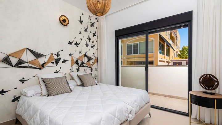 Penthouse-Wohnungen mit 3 Schlafzimmern, 2 Bädern, Dachterrasse, WC, Privatpool und Einbauküchen mit Elektrogeräten