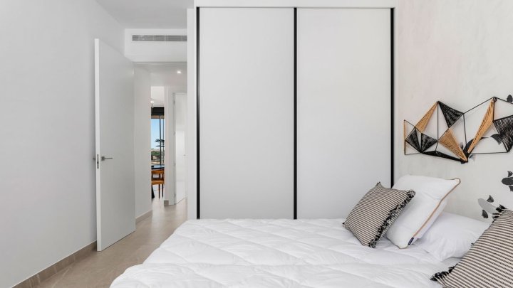 Penthouse-Wohnungen mit 3 Schlafzimmern, 2 Bädern, Dachterrasse, WC, Privatpool und Einbauküchen mit Elektrogeräten