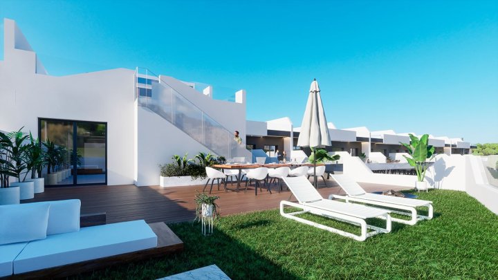 Penthouse-Wohnungen mit 3 Schlafzimmern, 2 Bädern, Dachterrasse, WC, Privatpool und Einbauküchen mit Elektrogeräten