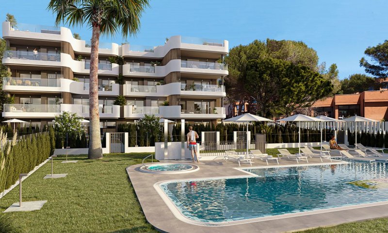 Appartements mit 3 Schlafzimmern, 2 Bädern, Fußbodenheizung, Klimaanlage und Gemeinschaftspool nur 250 m vom Meer