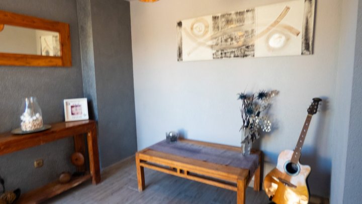 Villa mit 4 Schlafzimmern, 3 Bädern, Dachterrasse, Privatpool und schönem Ausblick