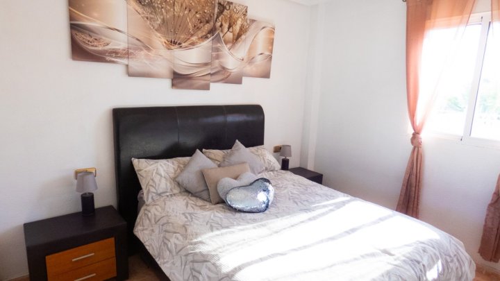Villa mit 4 Schlafzimmern, 3 Bädern, Dachterrasse, Privatpool und schönem Ausblick