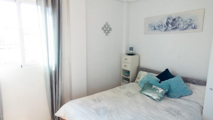 Villa mit 4 Schlafzimmern, 3 Bädern, Dachterrasse, Privatpool und schönem Ausblick