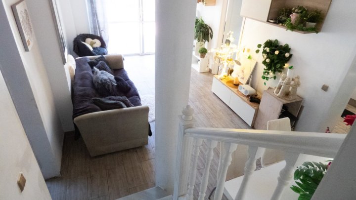 Villa mit 4 Schlafzimmern, 3 Bädern, Dachterrasse, Privatpool und schönem Ausblick