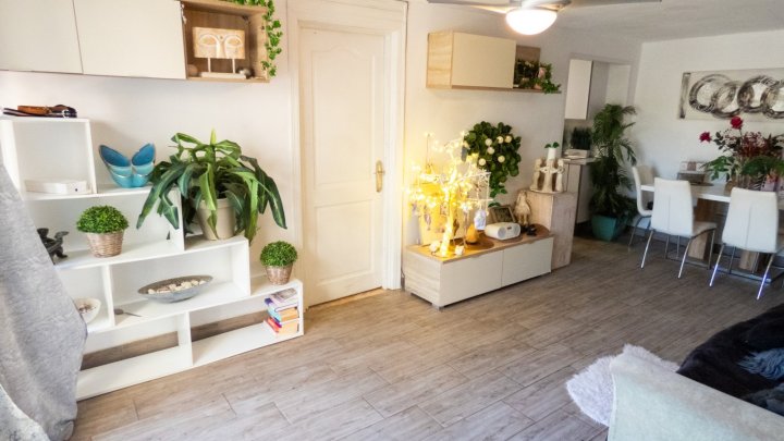 Villa mit 4 Schlafzimmern, 3 Bädern, Dachterrasse, Privatpool und schönem Ausblick
