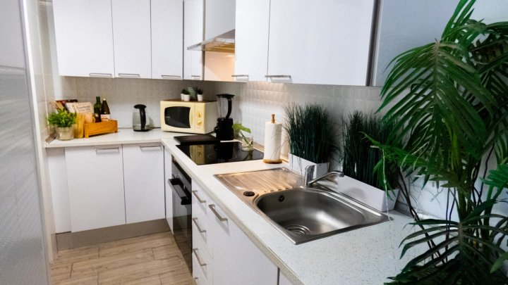 Villa mit 4 Schlafzimmern, 3 Bädern, Dachterrasse, Privatpool und schönem Ausblick