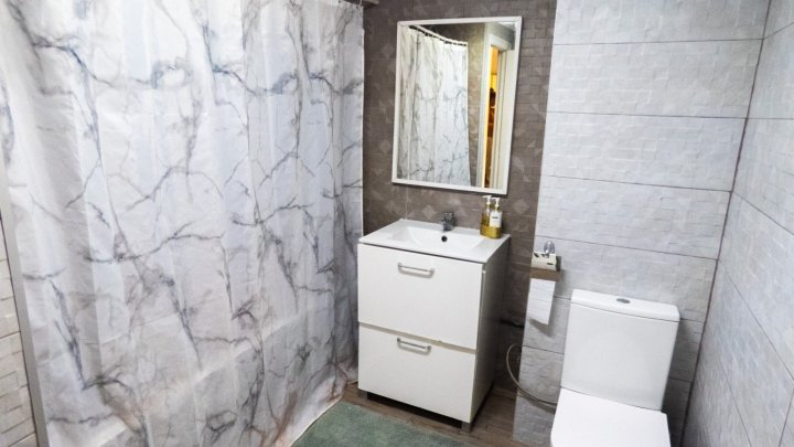 Villa mit 4 Schlafzimmern, 3 Bädern, Dachterrasse, Privatpool und schönem Ausblick