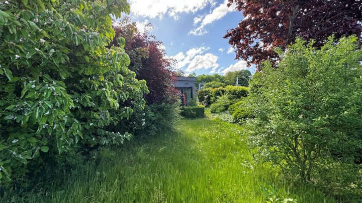 Einfamilienhaus-Bungalow mit Charme und Potential in Suchsdorf zu verkaufen - OTTO STÖBEN GmbH