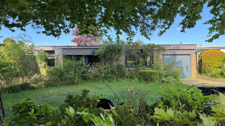 Einfamilienhaus-Bungalow mit Charme und Potential in Suchsdorf zu verkaufen - OTTO STÖBEN GmbH
