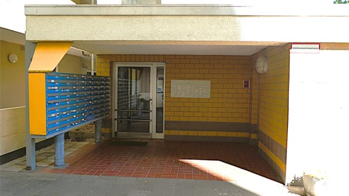 Kiel-Südfriedhof: Renovierungsbedürftige 2-Zimmer-Wohnung im 8.OG mit Balkon + herrlichem Weitblick