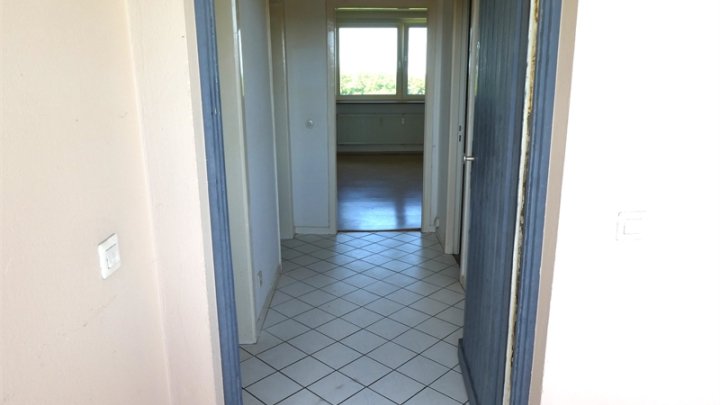 Kiel-Südfriedhof: Renovierungsbedürftige 2-Zimmer-Wohnung im 8.OG mit Balkon + herrlichem Weitblick