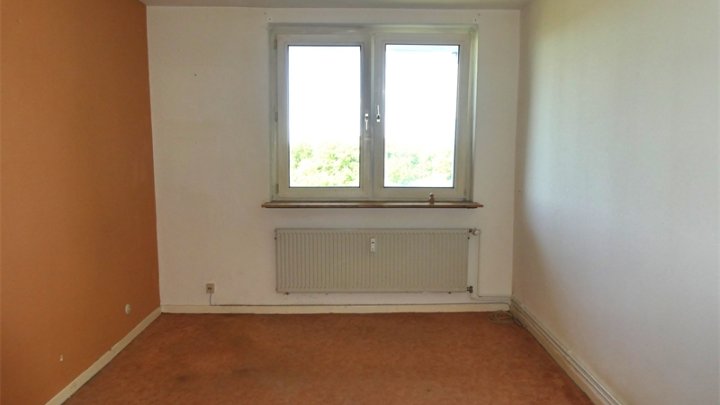 Kiel-Südfriedhof: Renovierungsbedürftige 2-Zimmer-Wohnung im 8.OG mit Balkon + herrlichem Weitblick