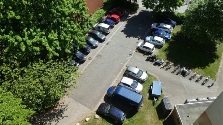 Kiel-Südfriedhof: Renovierungsbedürftige 2-Zimmer-Wohnung im 8.OG mit Balkon + herrlichem Weitblick