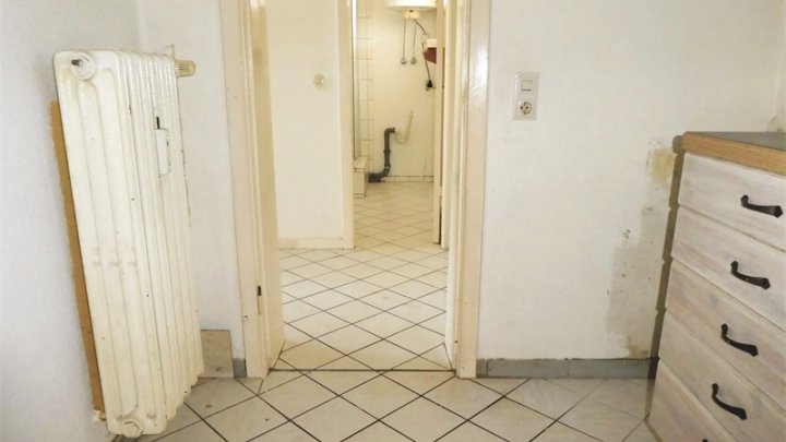 Kiel-Südfriedhof: Renovierungsbedürftige 2-Zimmer-Wohnung im 8.OG mit Balkon + herrlichem Weitblick