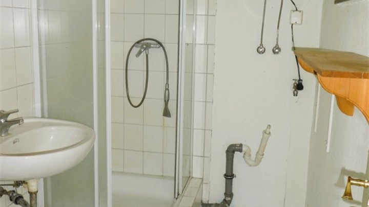 Kiel-Südfriedhof: Renovierungsbedürftige 2-Zimmer-Wohnung im 8.OG mit Balkon + herrlichem Weitblick